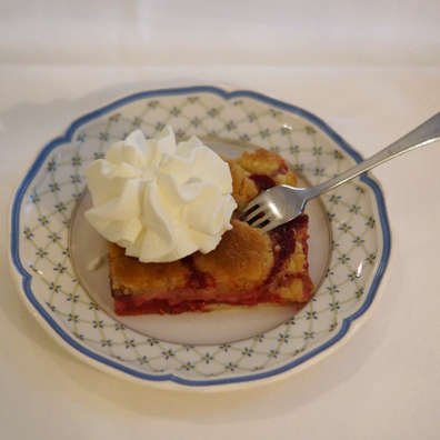 frischer Blechkuchen in Eppendorfs Petit Café